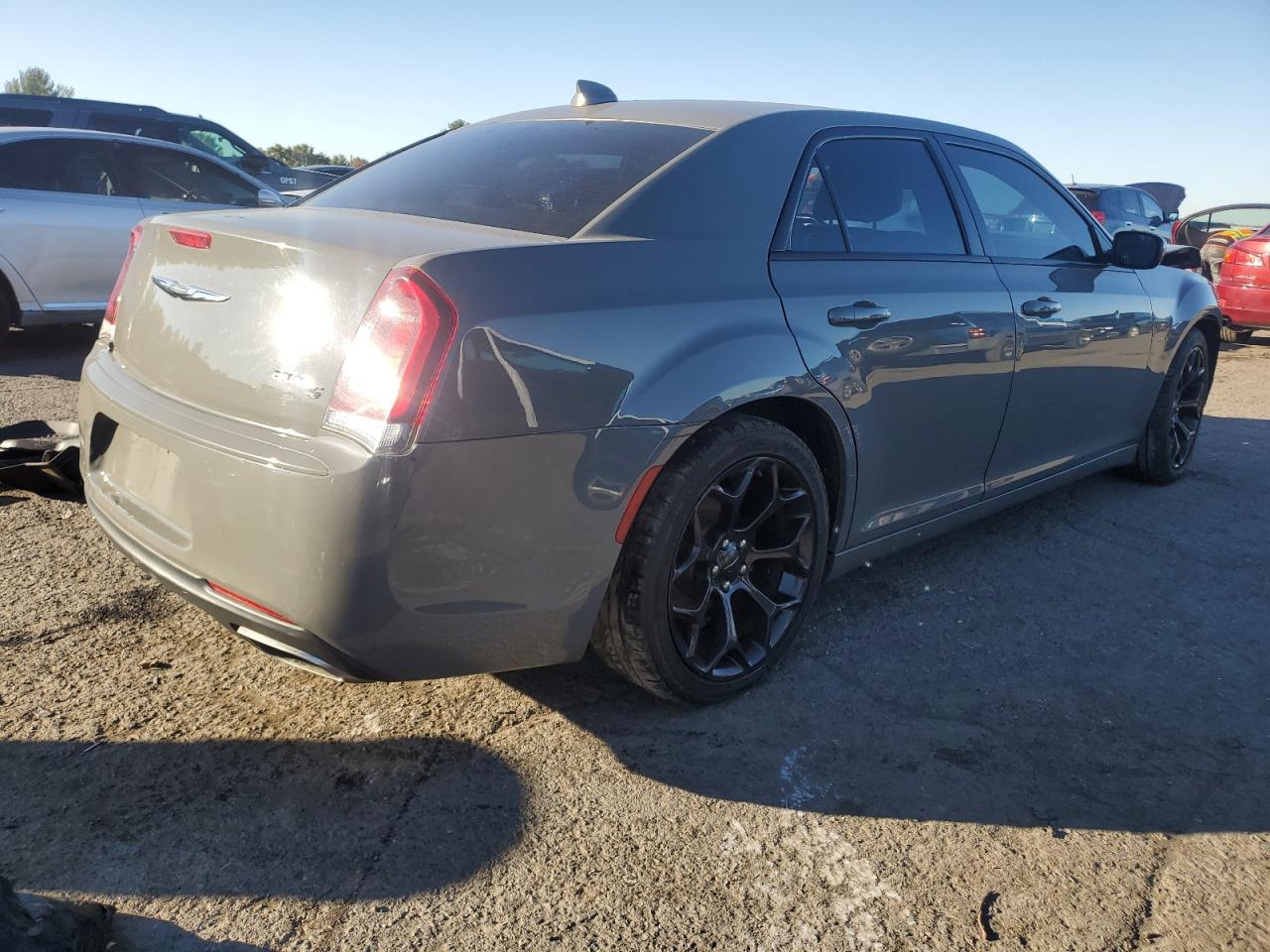 2019 Chrysler 300 S - Фото 3