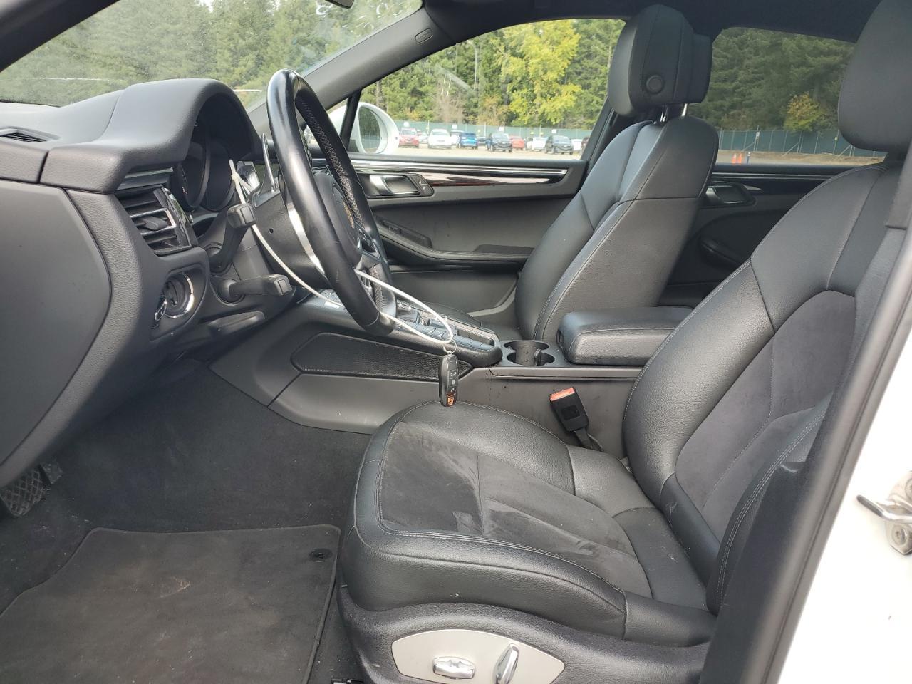 2021 Porsche Macan - Image 7