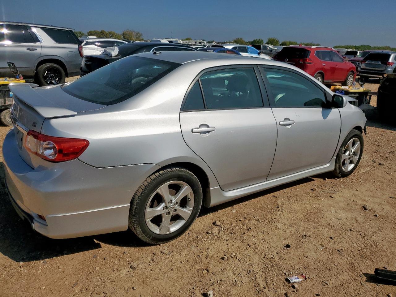 2011 Toyota Corolla Base - Фото 3