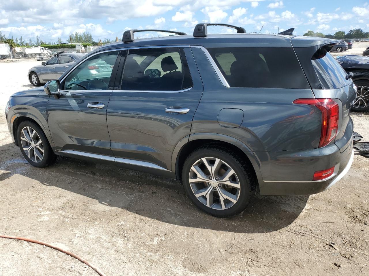 2022 Hyundai Palisade Limited - Image 2