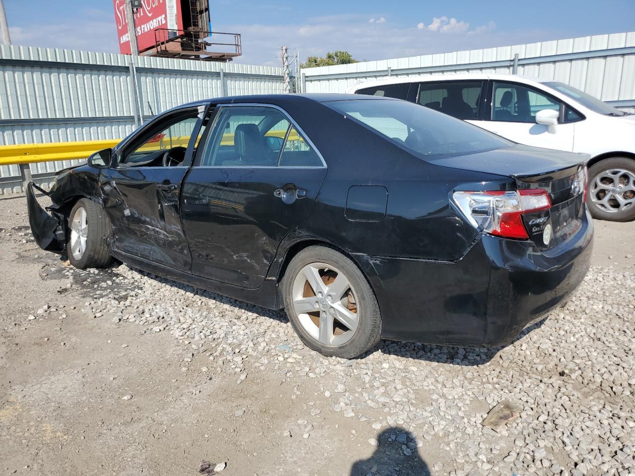 2013 Toyota Camry L - Фото 2