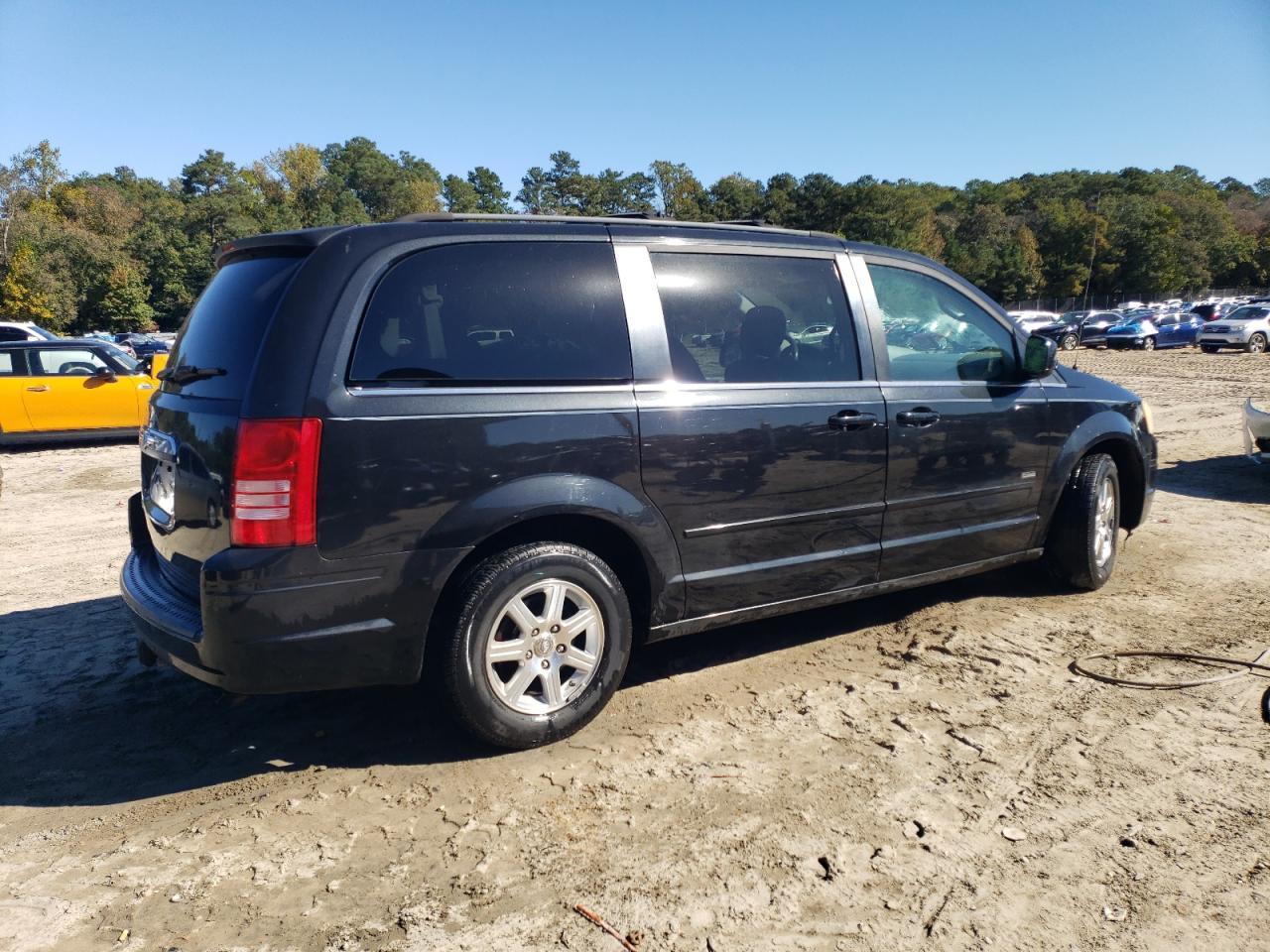 2008 Chrysler Town & Country Touring - Фото 3