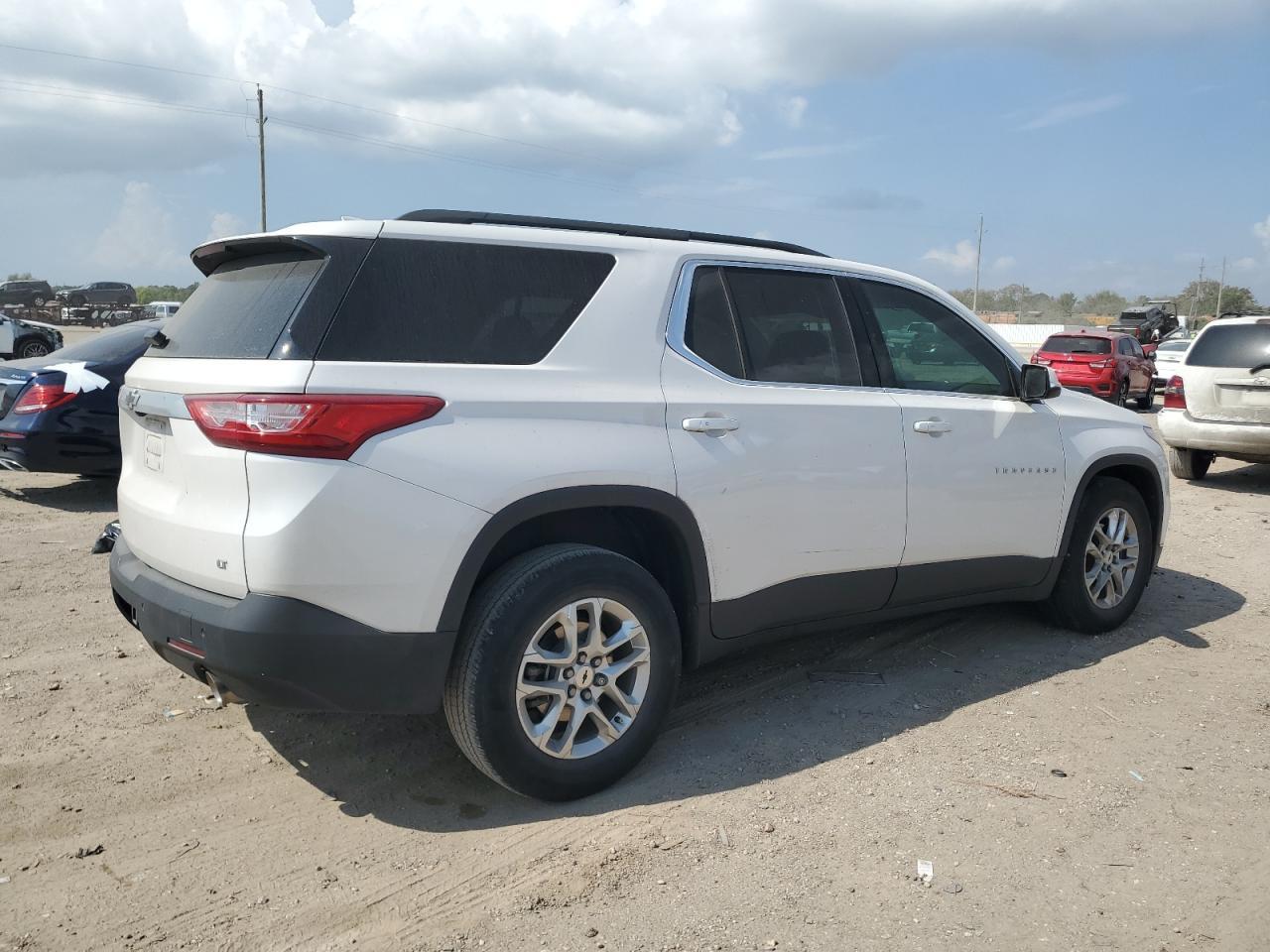 2020 Chevrolet Traverse Lt - Image 3