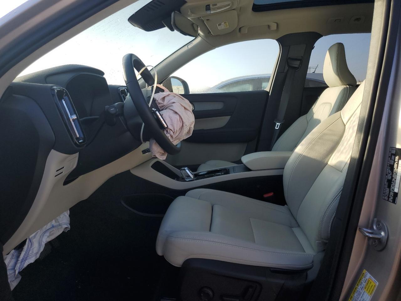 2024 Volvo Xc40 Plus - Image 7