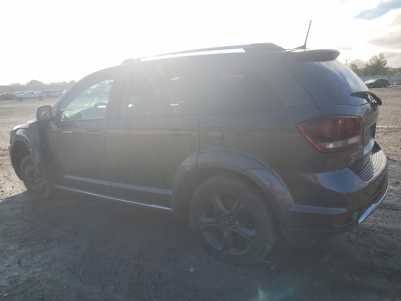 2018 Dodge Journey Crossroad - Image 2