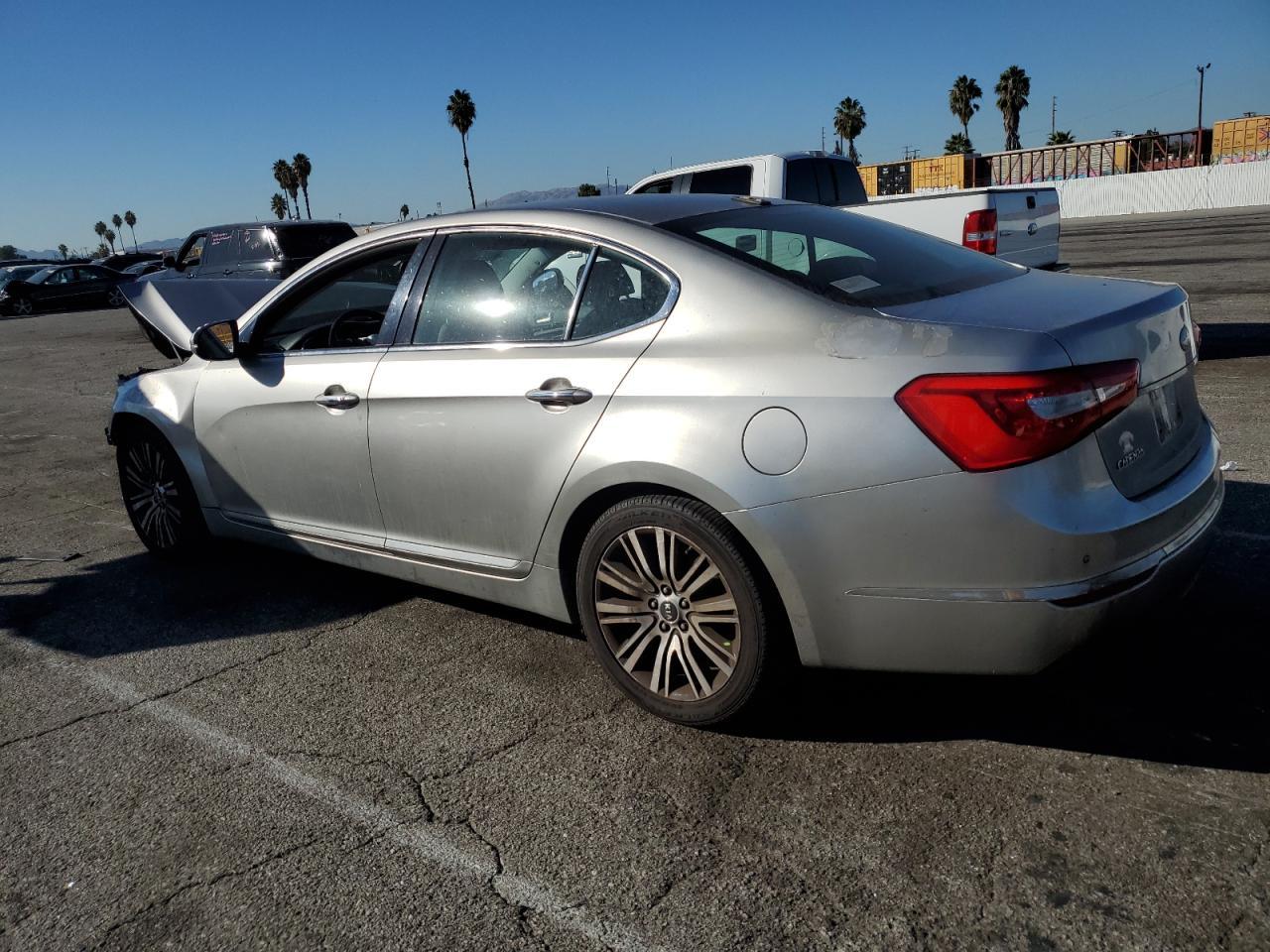 2014 Kia Cadenza Premium - Image 2