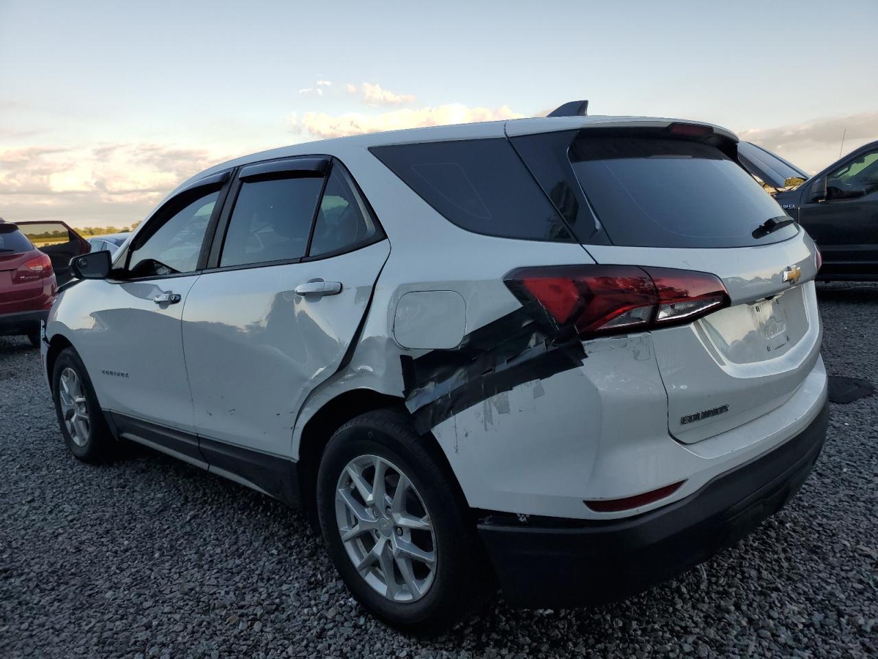 2022 Chevrolet Equinox Ls - Image 2