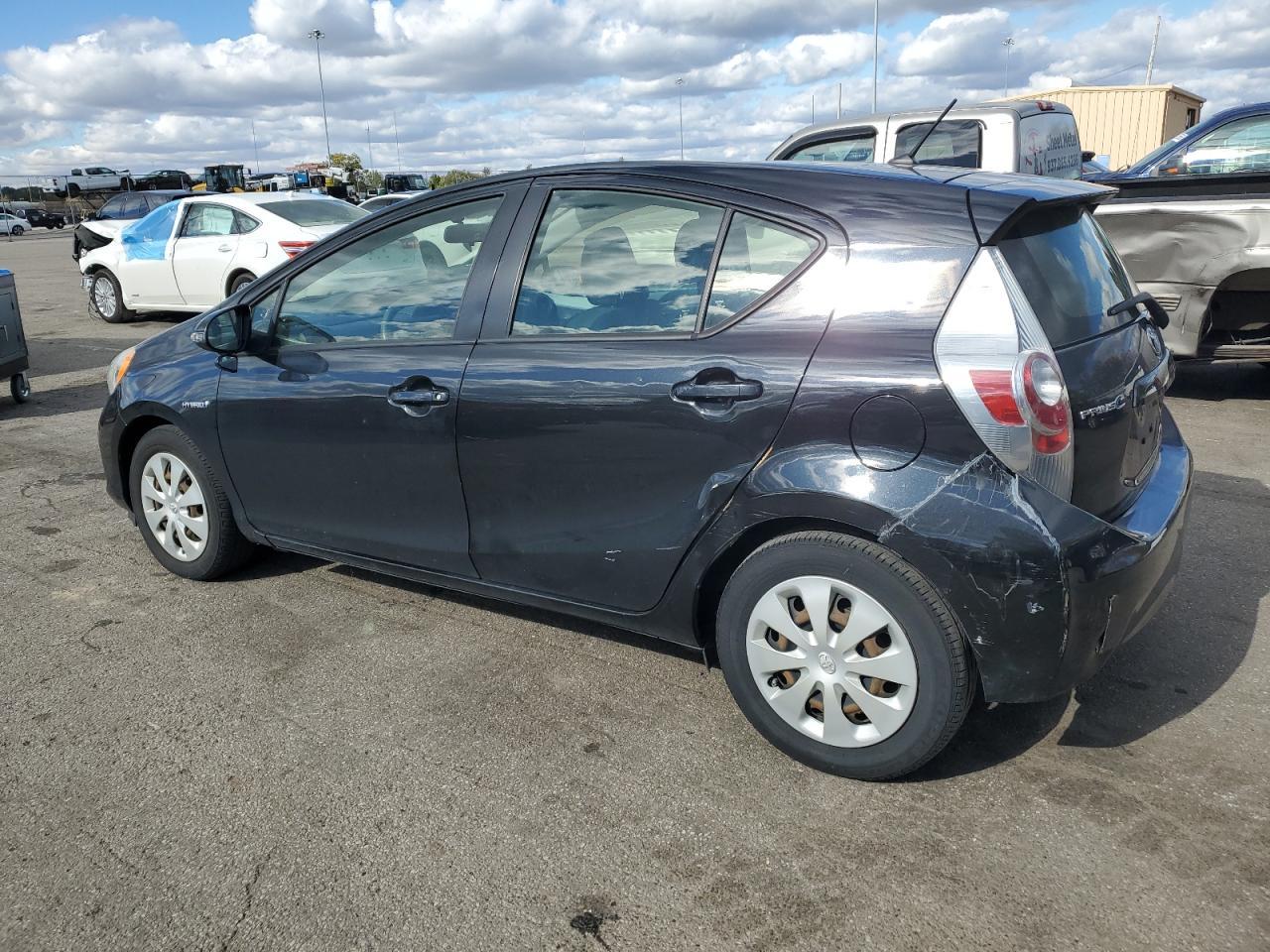 2013 Toyota Prius C - Фото 2