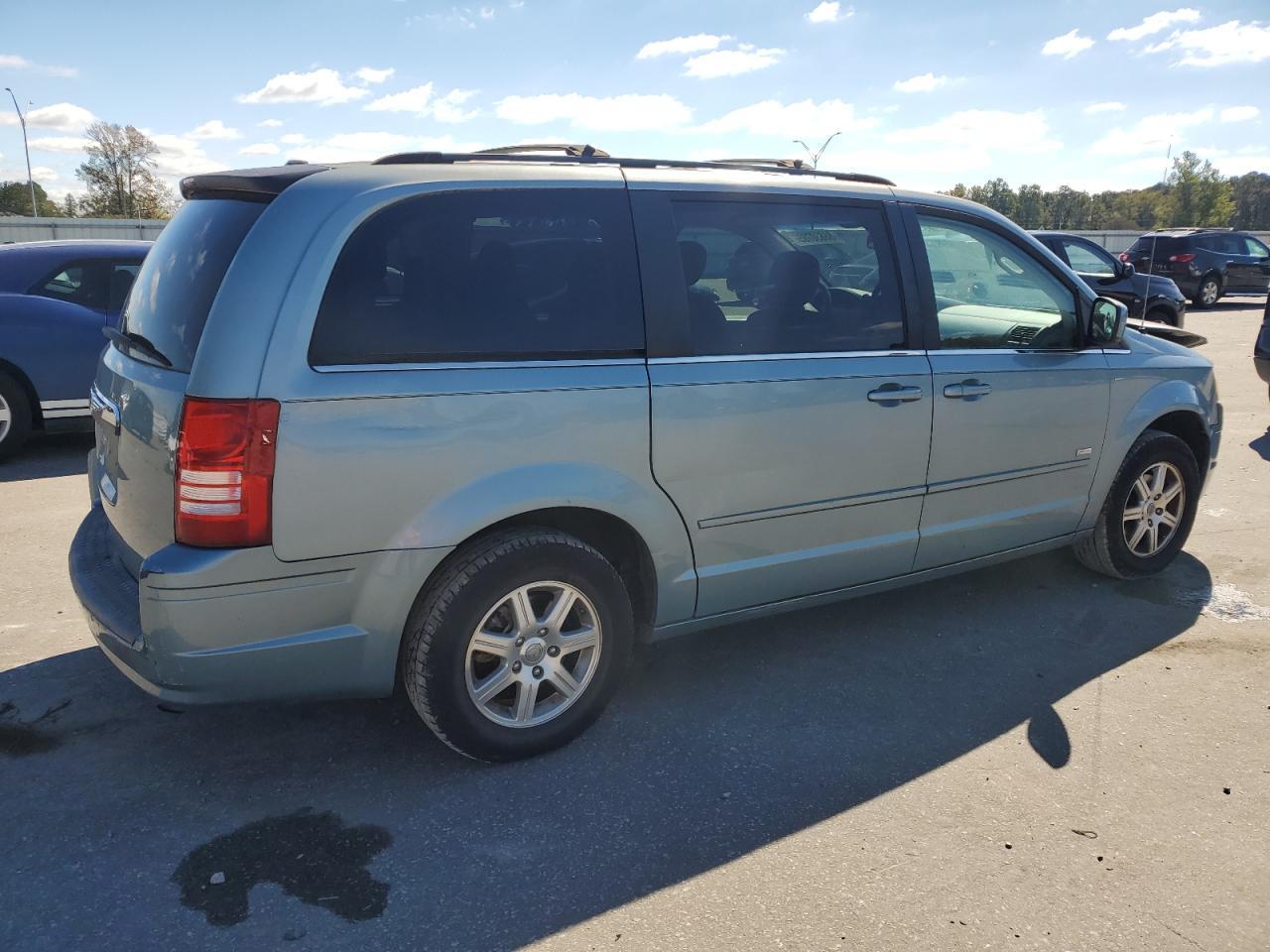 2008 Chrysler Town & Country Touring - Image 3