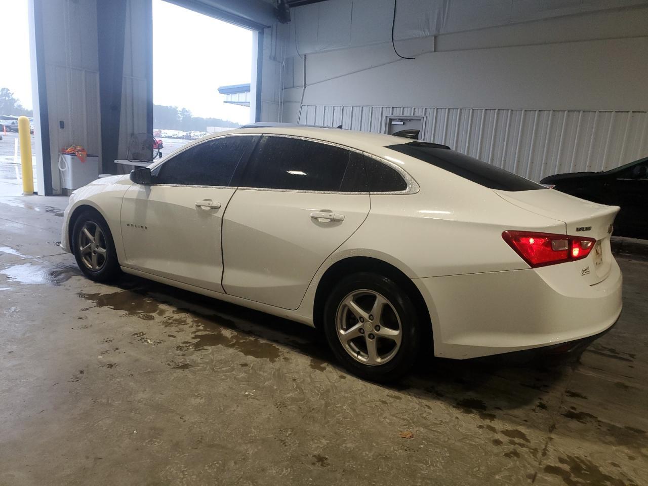 2017 Chevrolet Malibu Ls - Фото 2