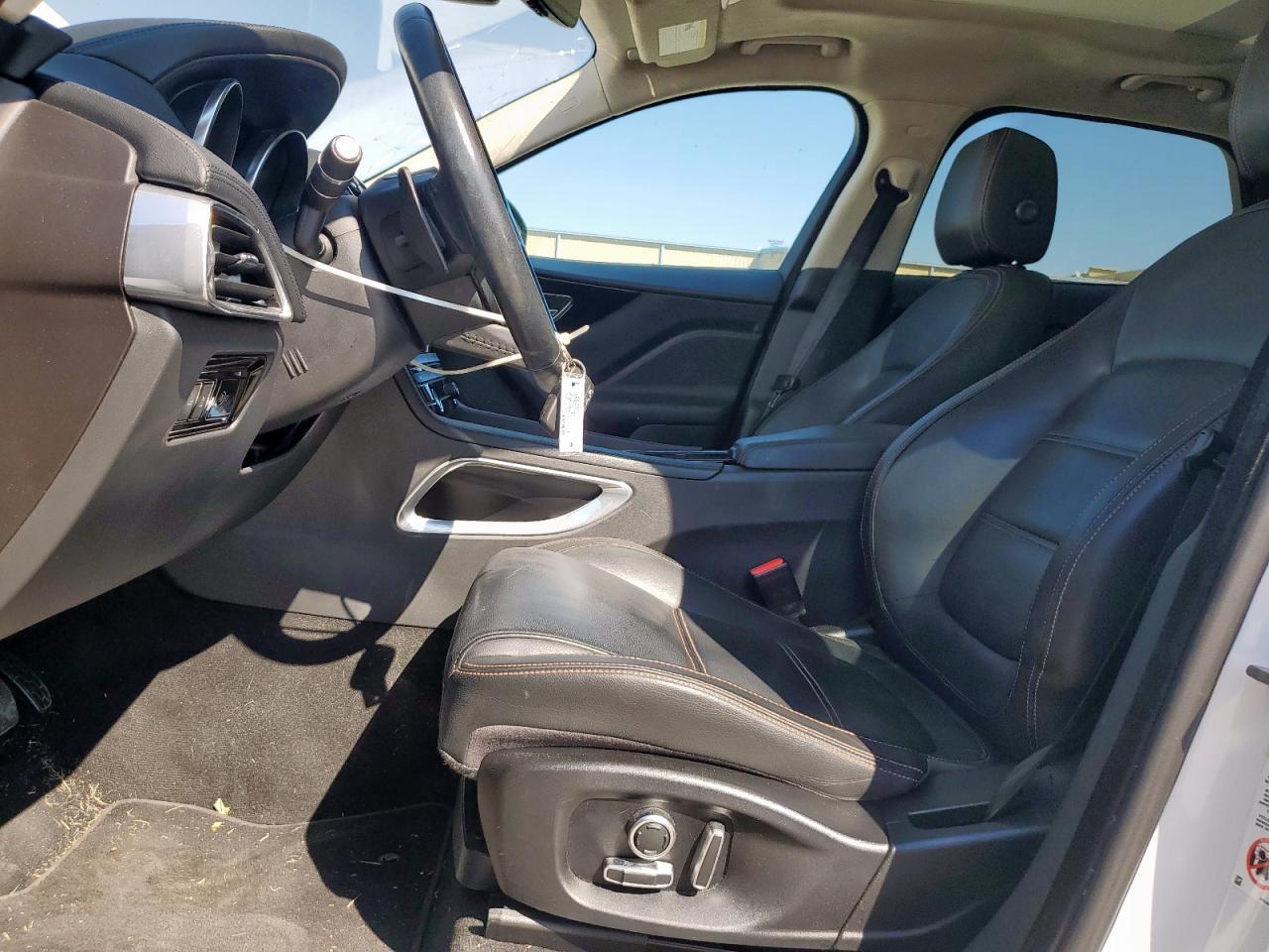 2020 Jaguar F-Pace Prestige - Image 7