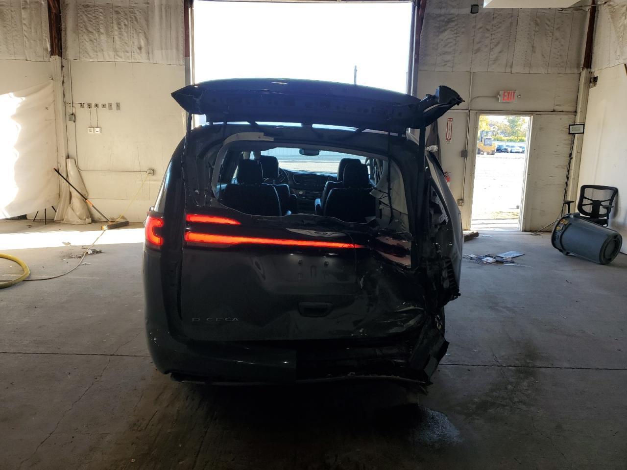 2022 Chrysler Pacifica Touring L - Фото 6