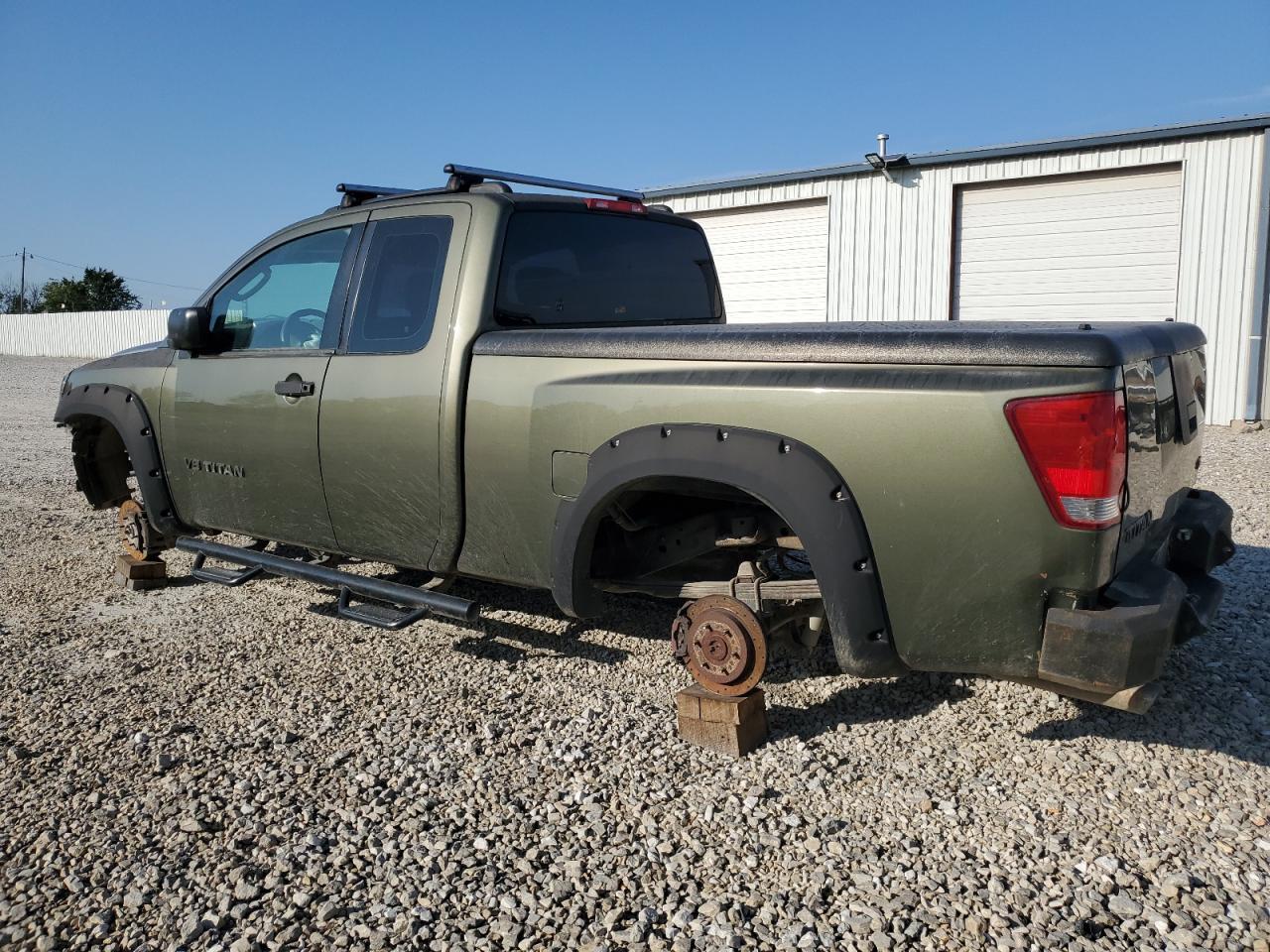 2005 Nissan Titan Xe - Фото 2