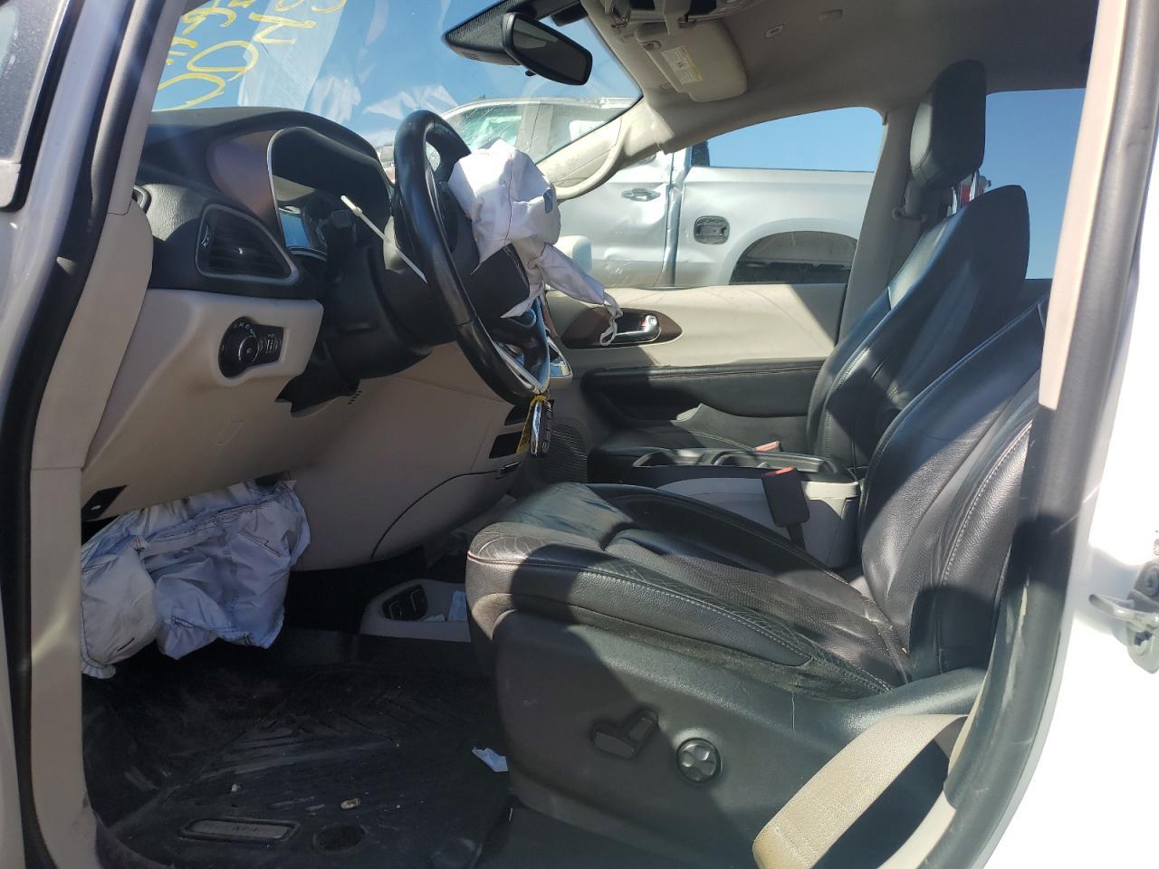 2018 Chrysler Pacifica Touring L - Image 7