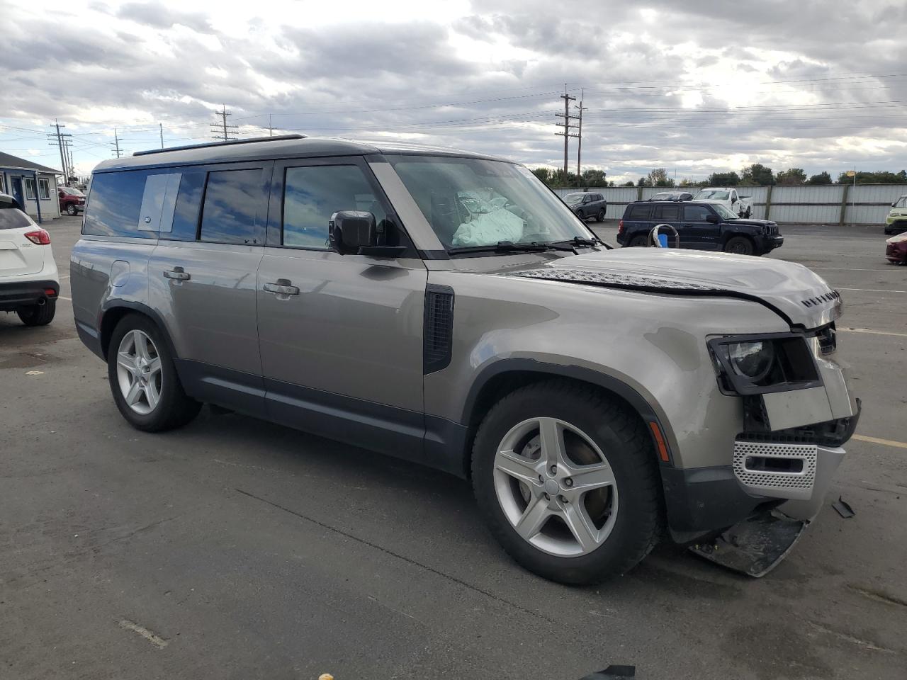 2023 Land Rover Defender 130 Se - Image 4