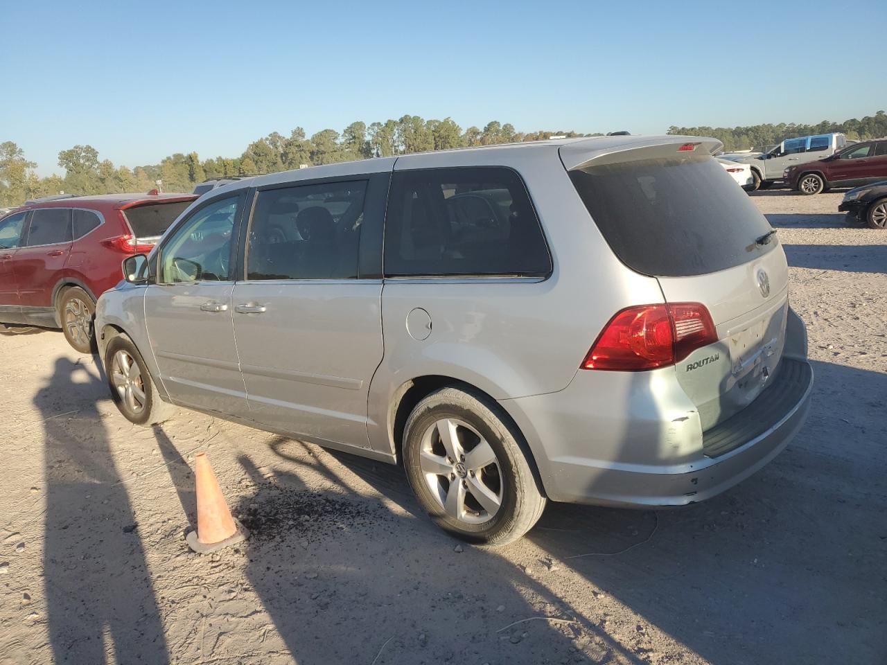 2010 Volkswagen Routan Se - Фото 2