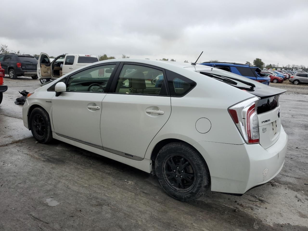 2015 Toyota Prius - Image 2