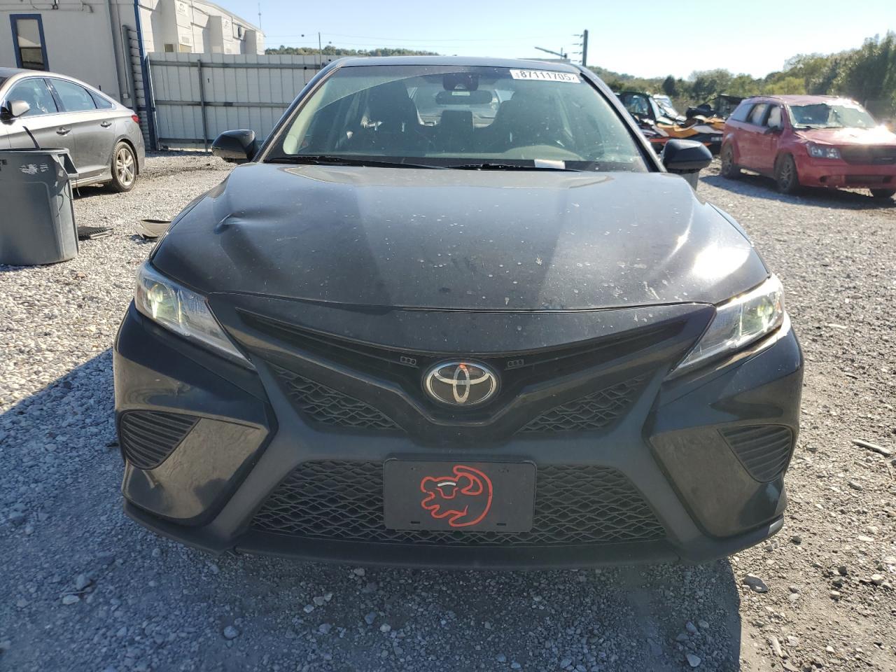 2020 Toyota Camry Se - Фото 5