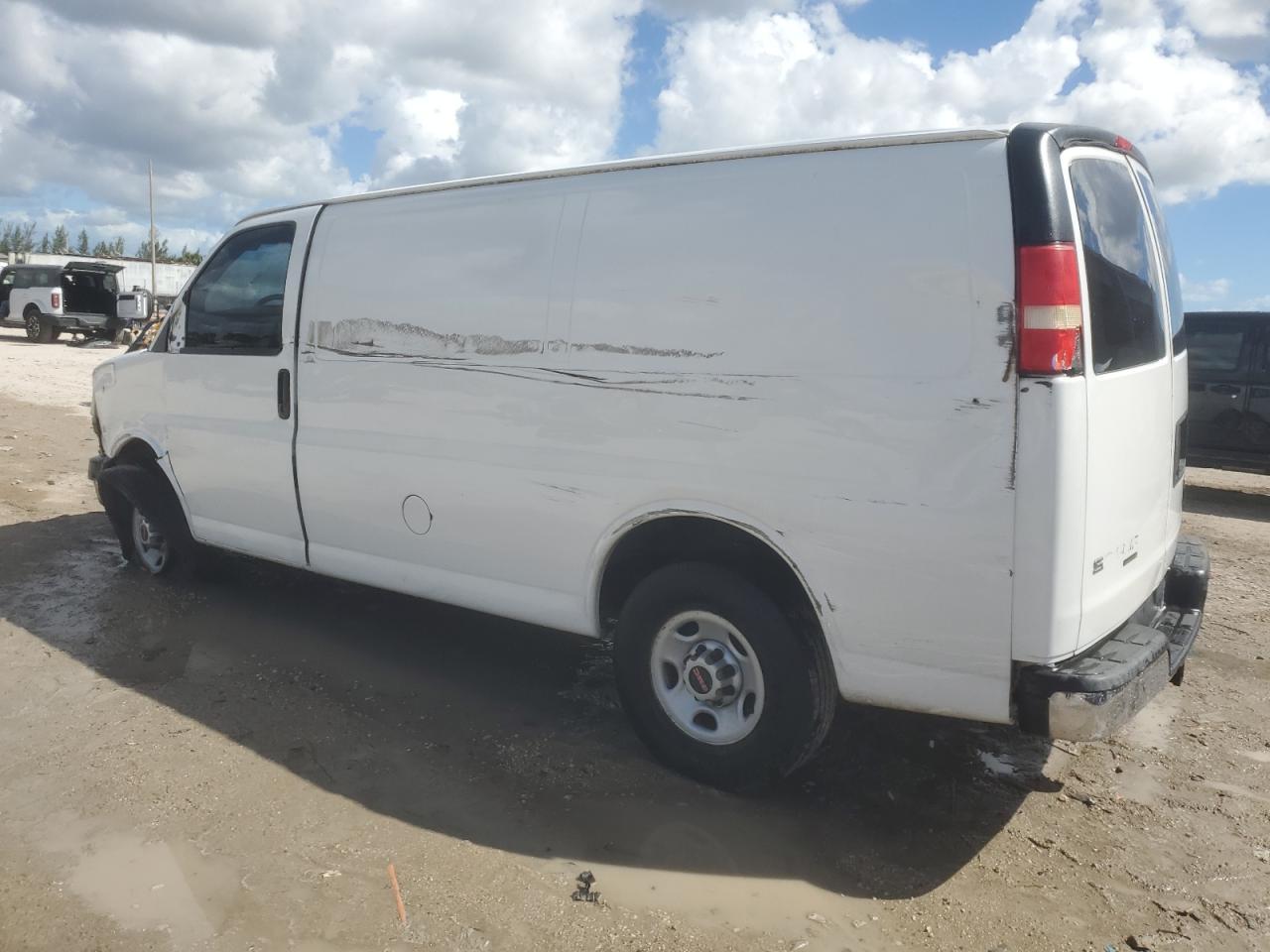 2014 GMC Savana G2500 - Фото 2