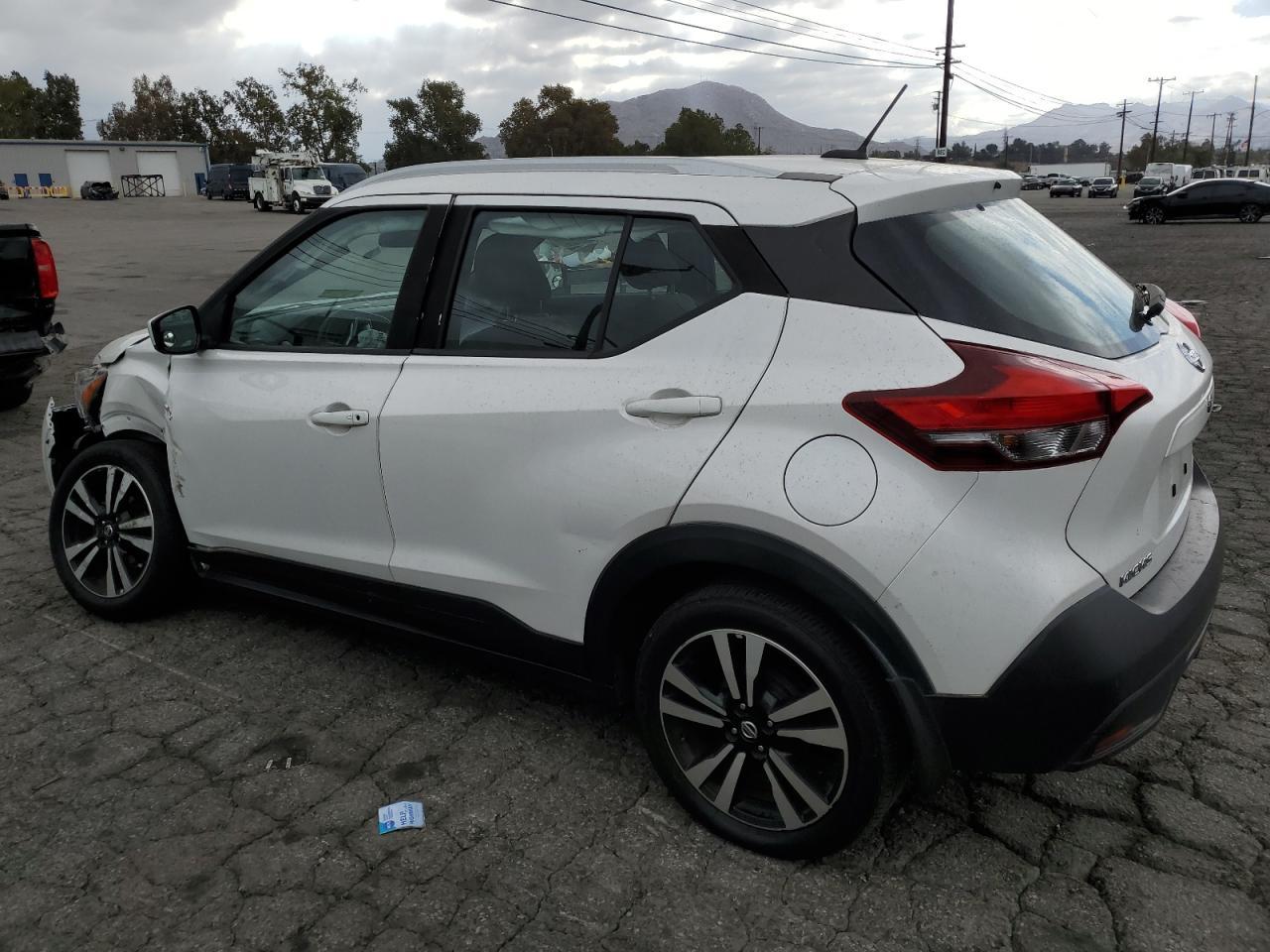 2019 Nissan Kicks S - Image 2