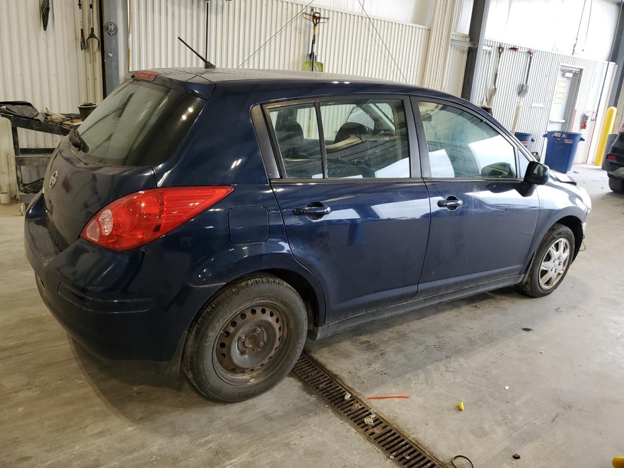 2012 Nissan Versa S - Фото 3