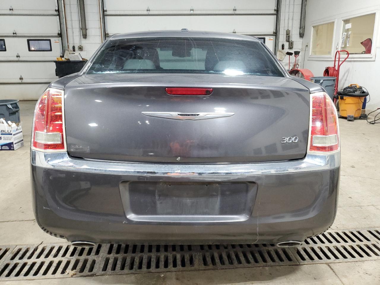 2014 Chrysler 300 - Image 6