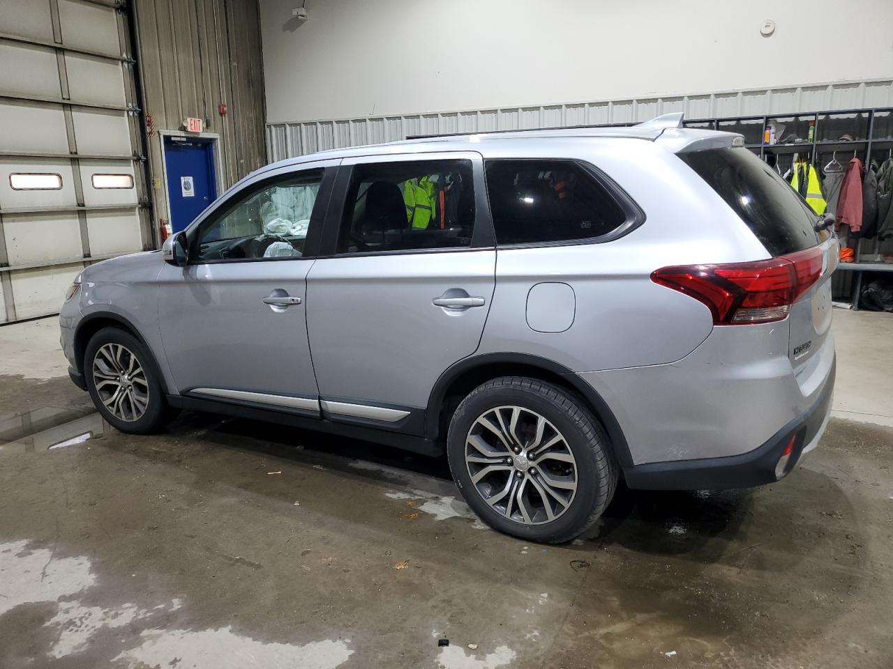 2017 Mitsubishi Outlander Se - Image 2