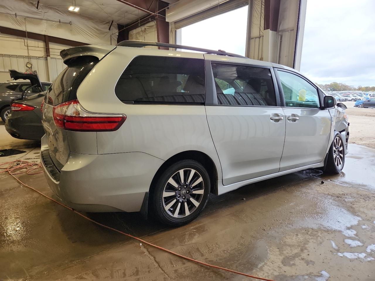 2019 Toyota Sienna Xle - Фото 3