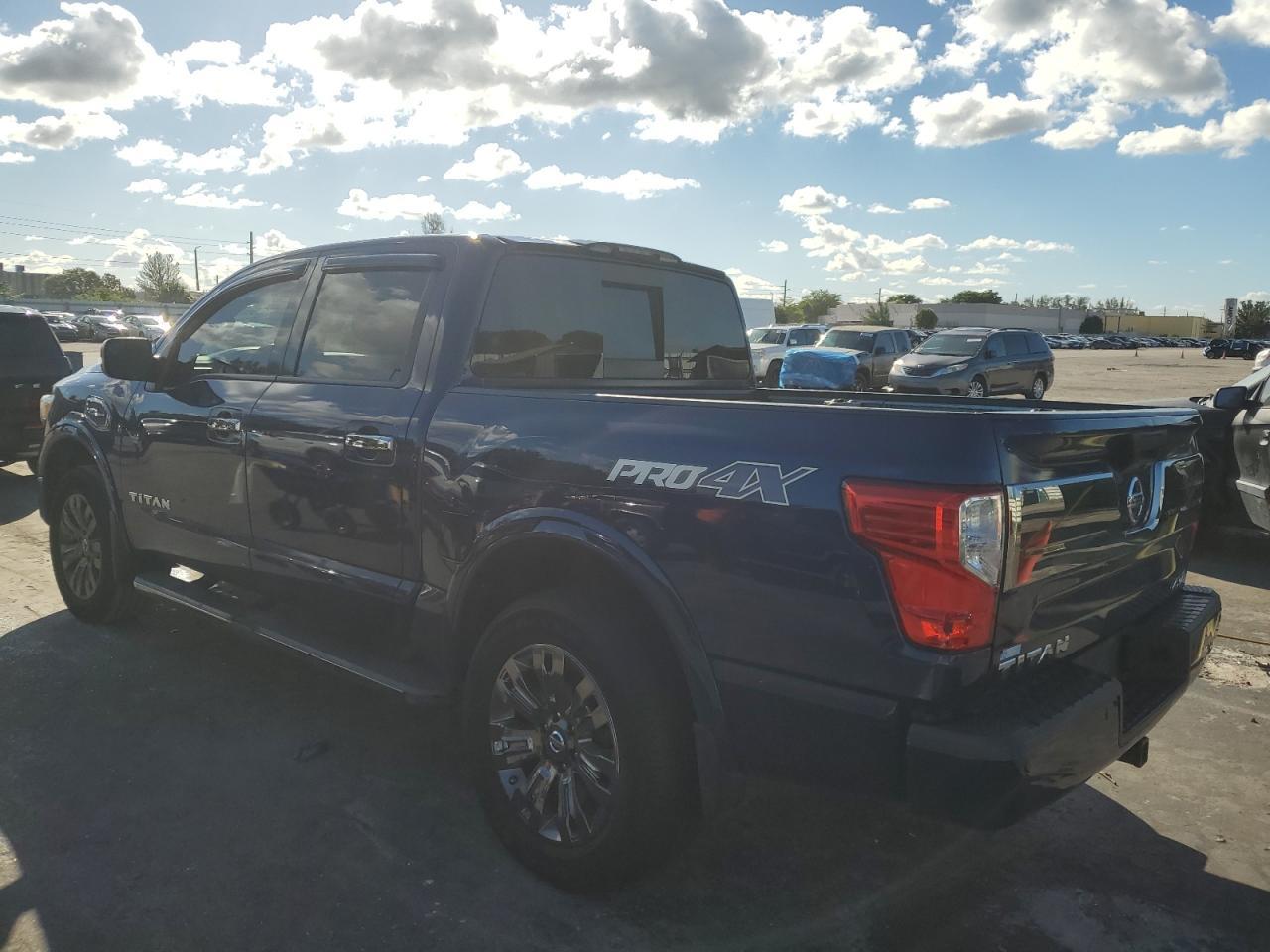 2017 Nissan Titan Sv - Фото 2