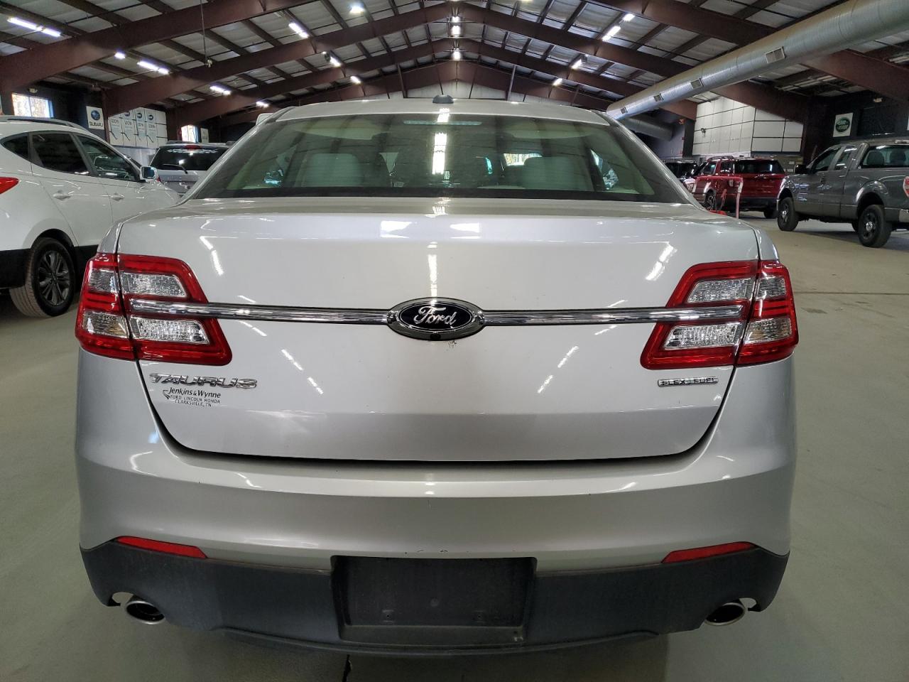 2016 Ford Taurus Se - Фото 6