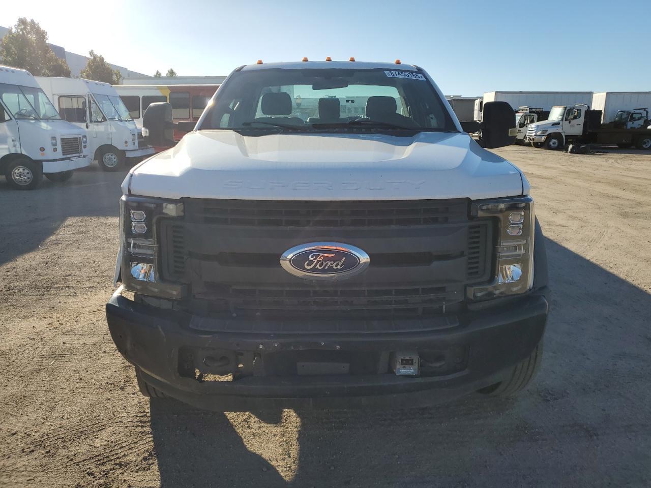 2017 Ford F450 Super Duty - Фото 5