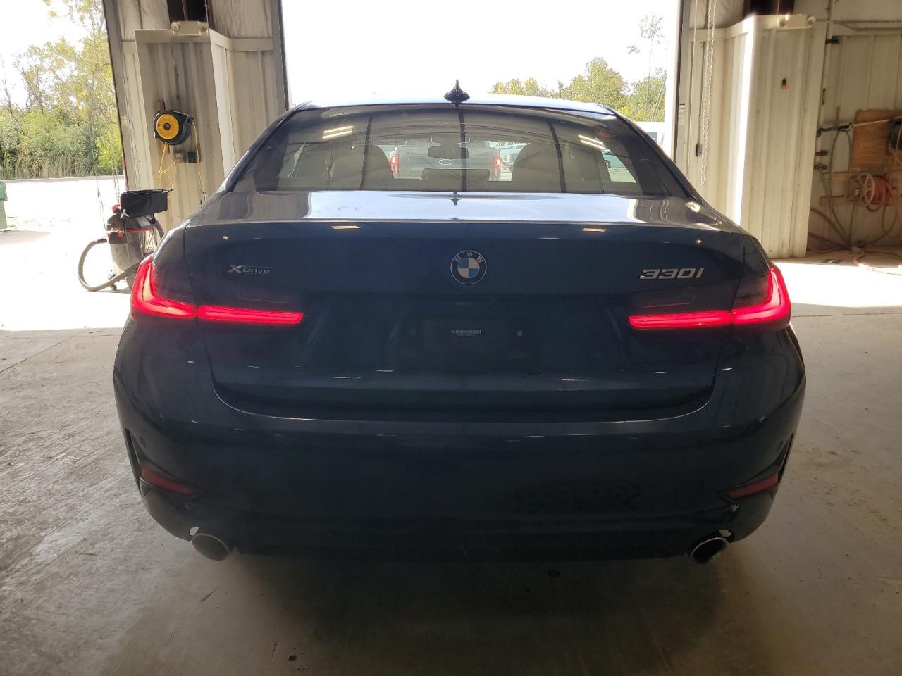 2021 BMW 330Xi - Фото 6