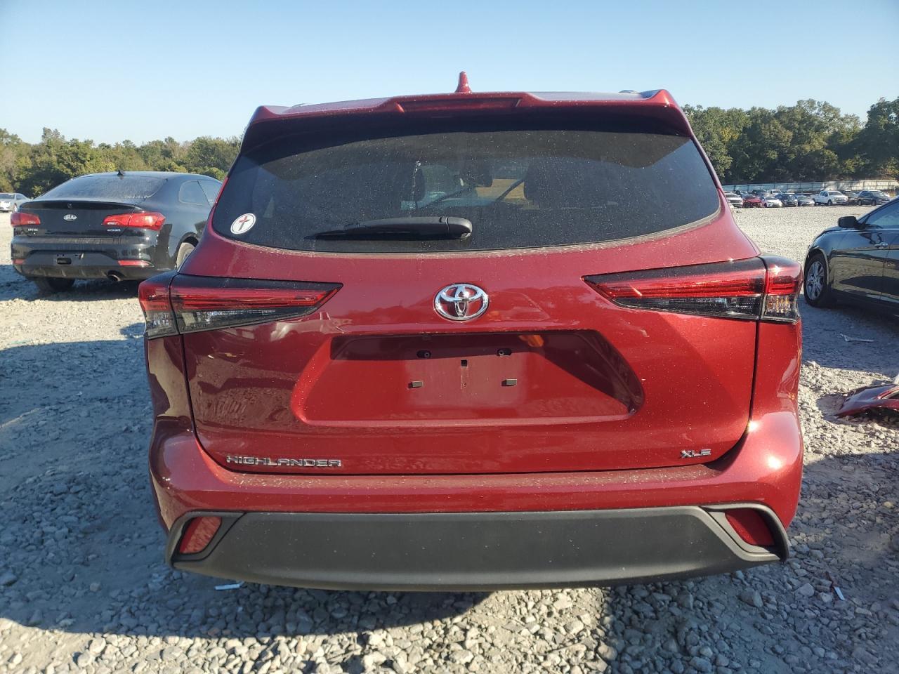 2023 Toyota Highlander L - Image 6