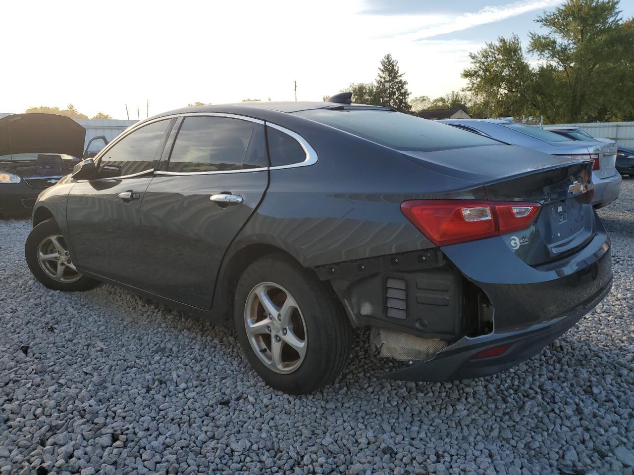 2018 Chevrolet Malibu Lt - Image 2