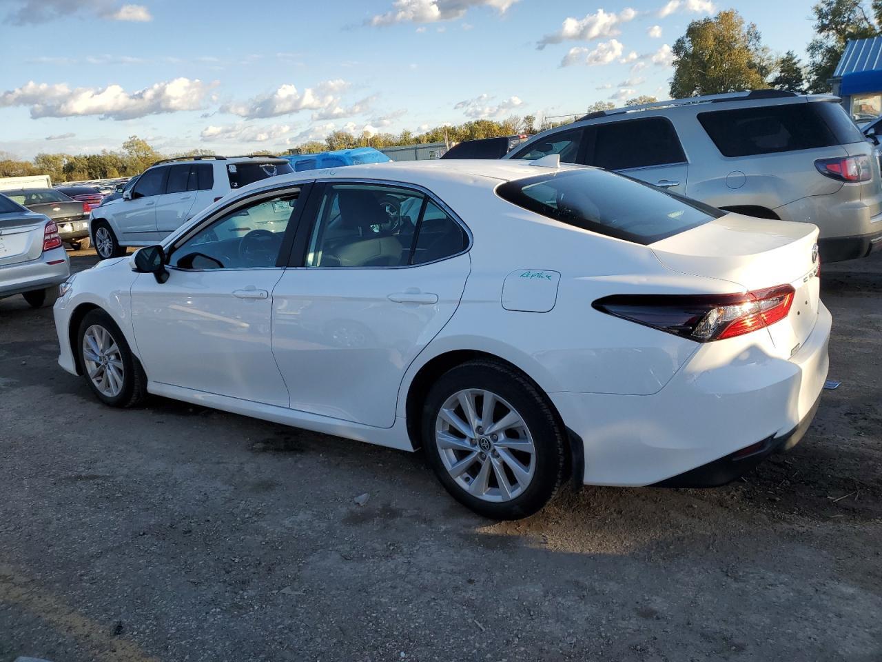 2024 Toyota Camry Le - Фото 2