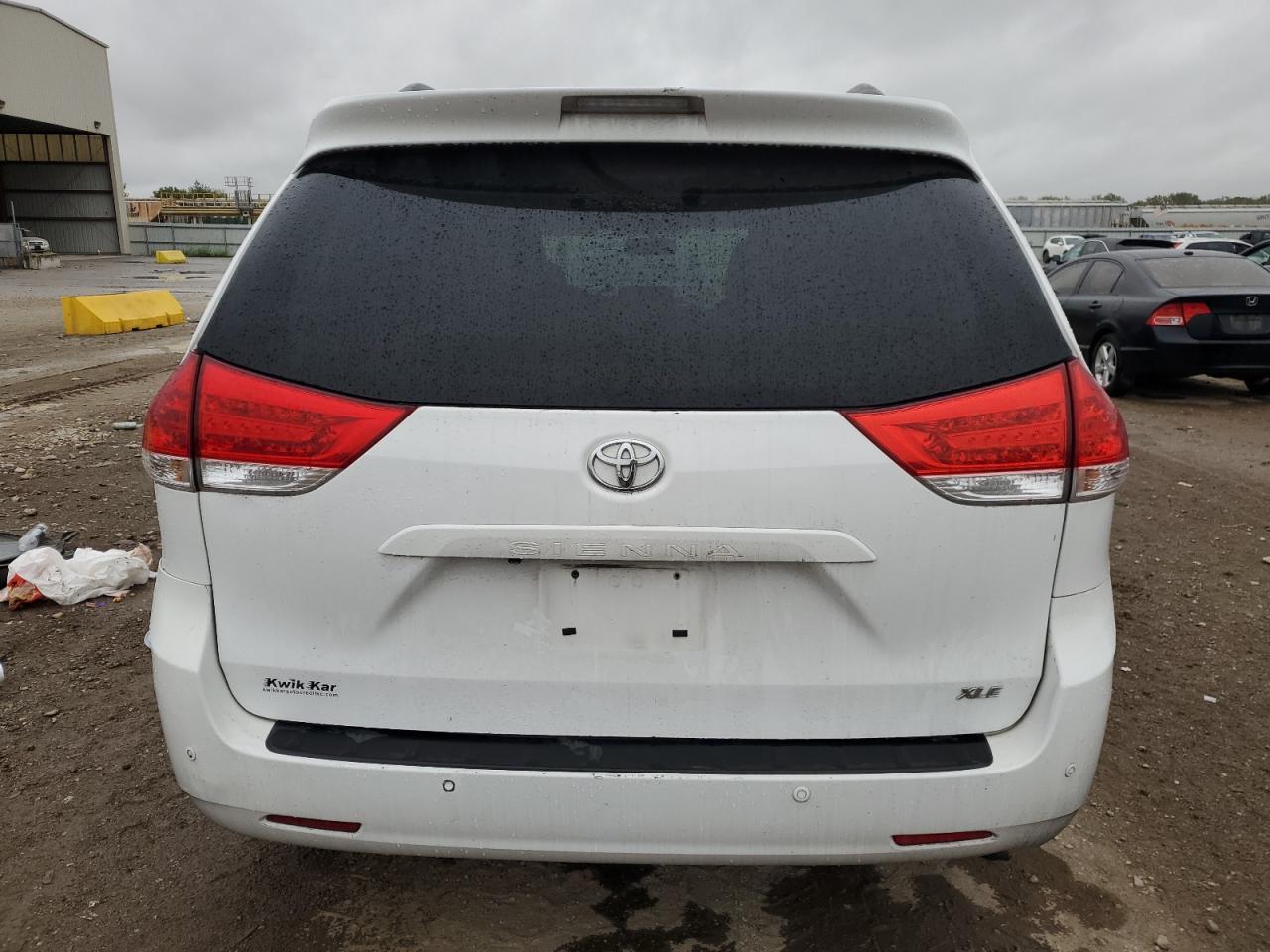 2012 Toyota Sienna Xle 8-Passenger - Фото 6