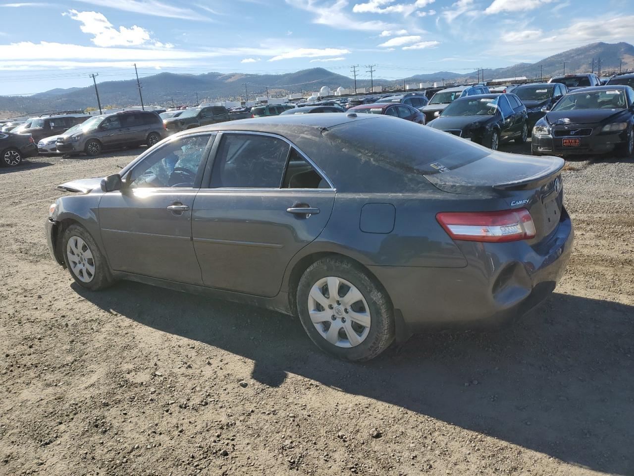 2010 Toyota Camry Le - Фото 2