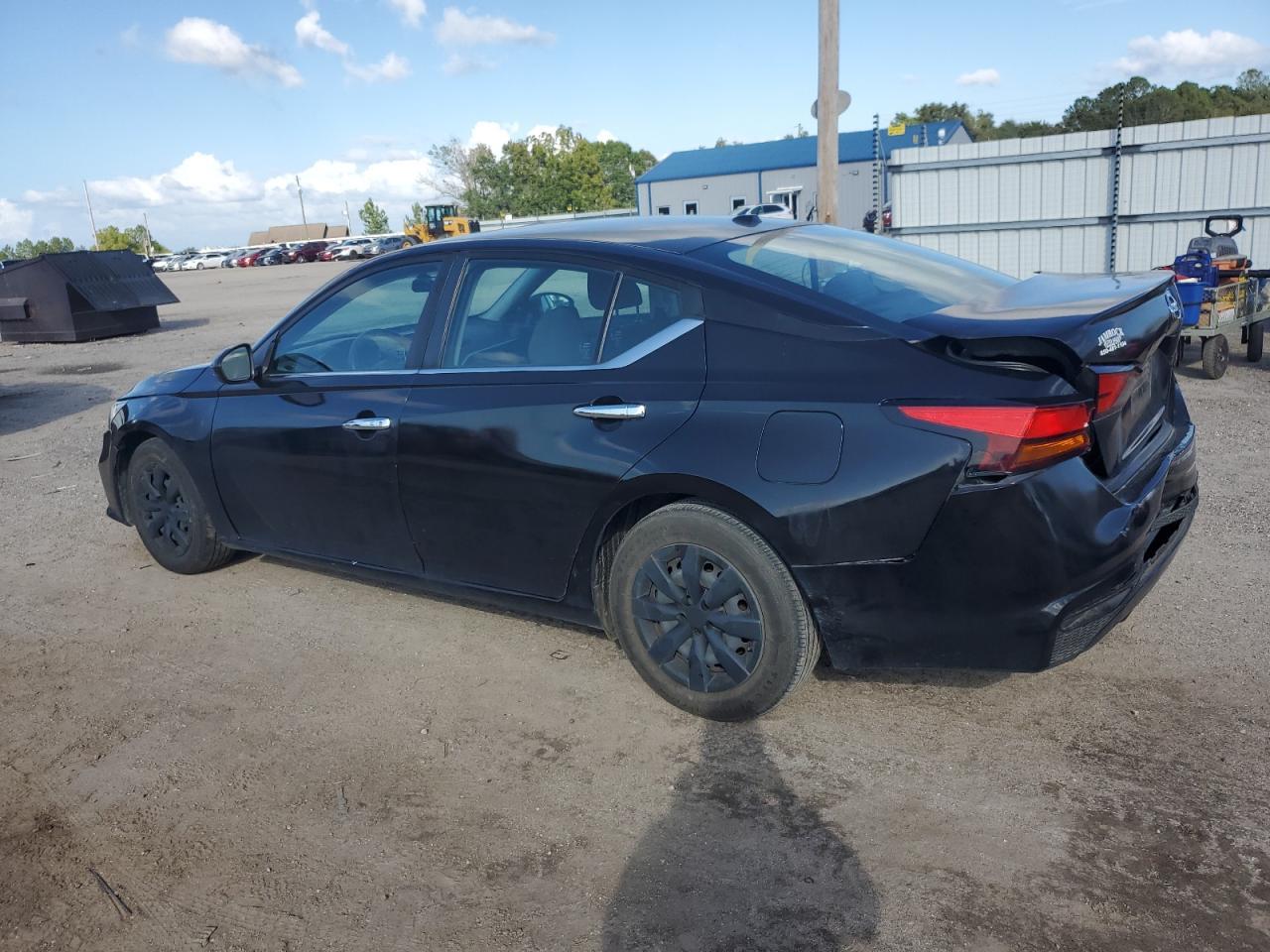2020 Nissan Altima S - Фото 2