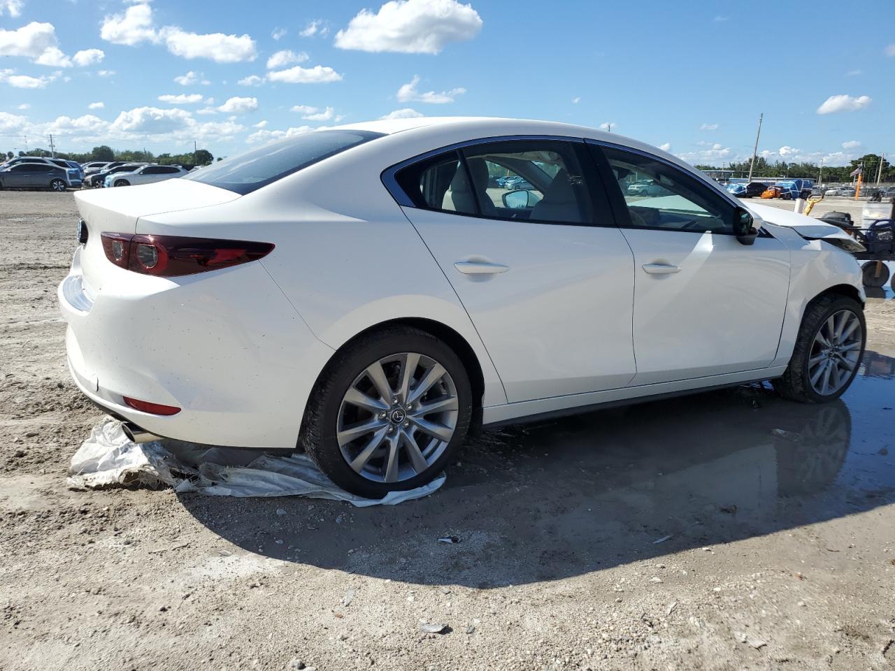 2025 Mazda 3 Preferred - Фото 3