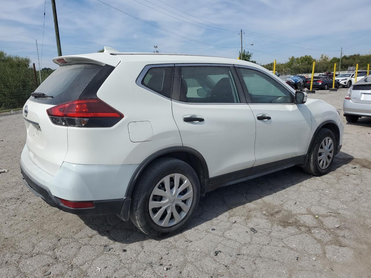 2017 Nissan Rogue S - Фото 3