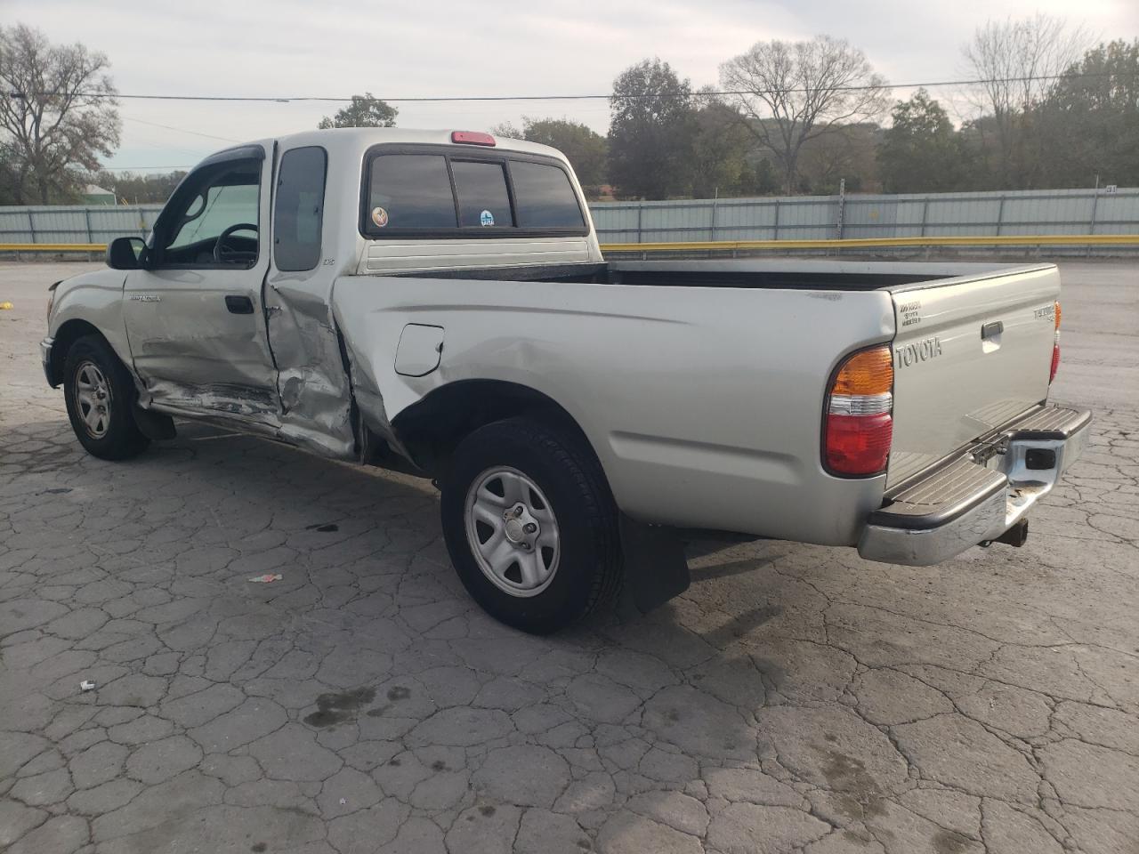 2004 Toyota Tacoma Xtracab - Image 2