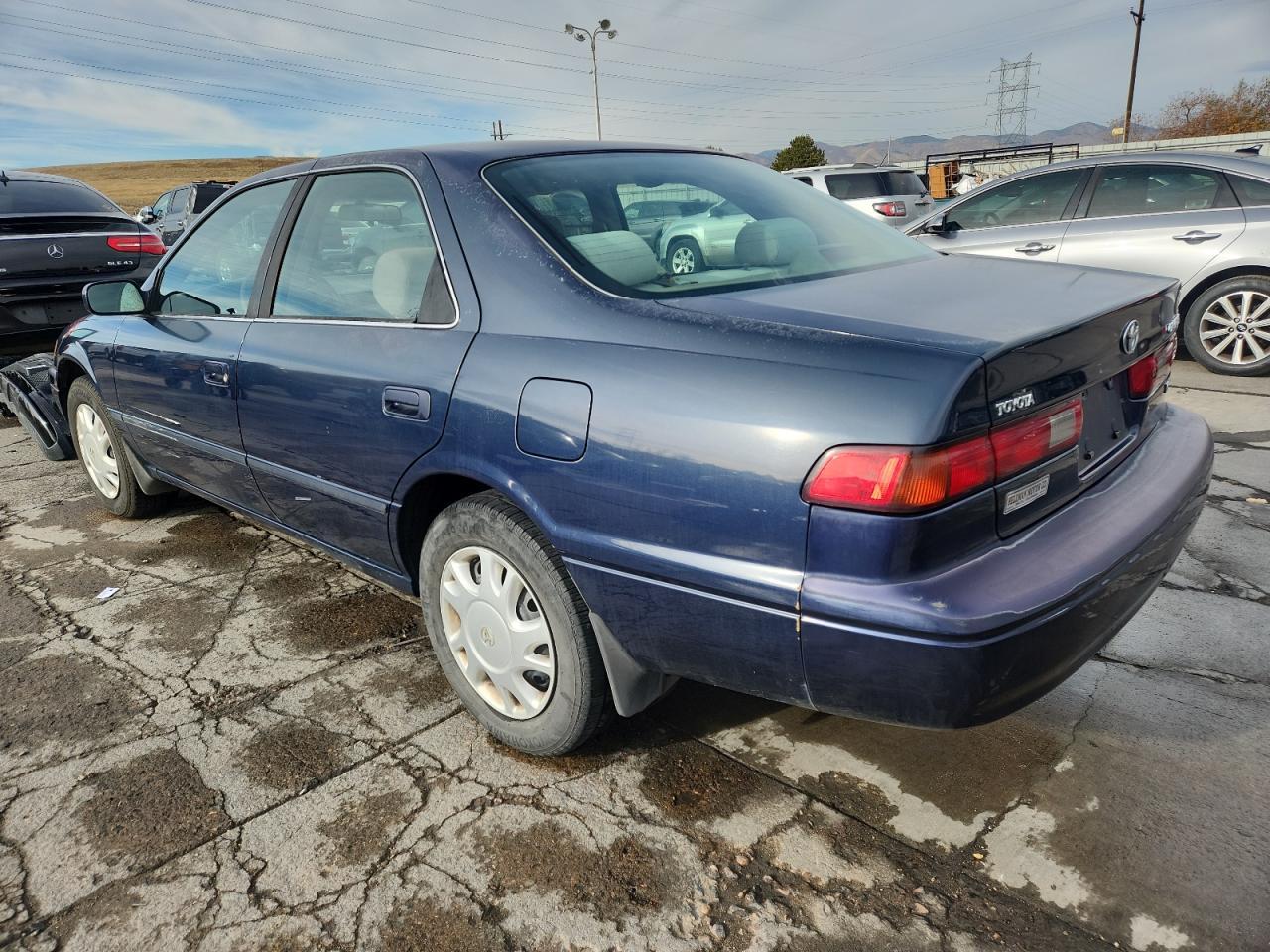 1999 Toyota Camry Le V6 - Фото 2