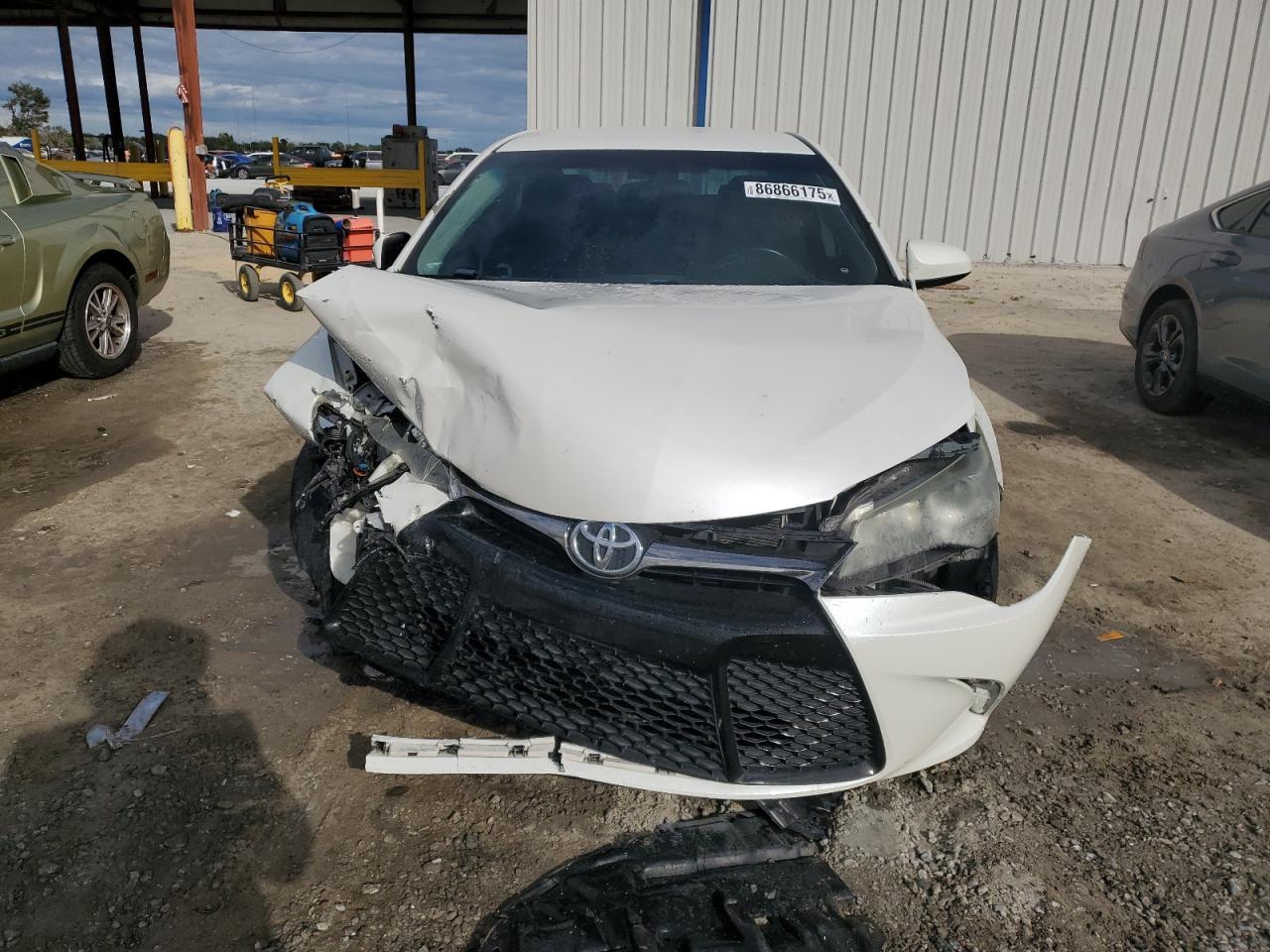 2016 Toyota Camry Le - Фото 5