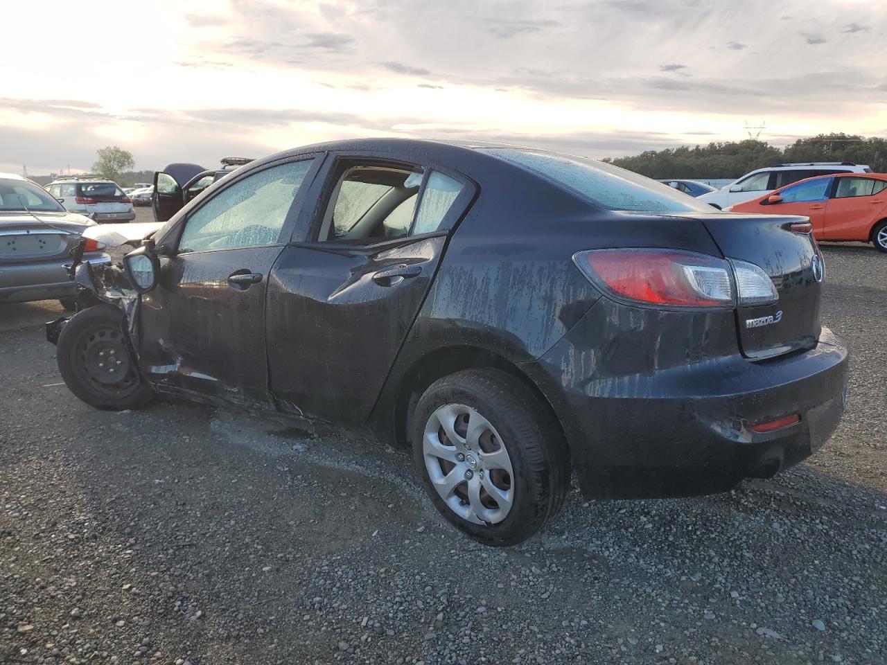 2013 Mazda 3 I - Image 2