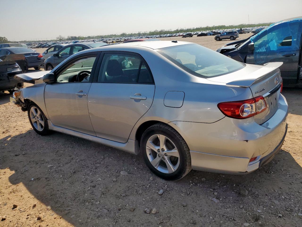 2011 Toyota Corolla Base - Фото 2