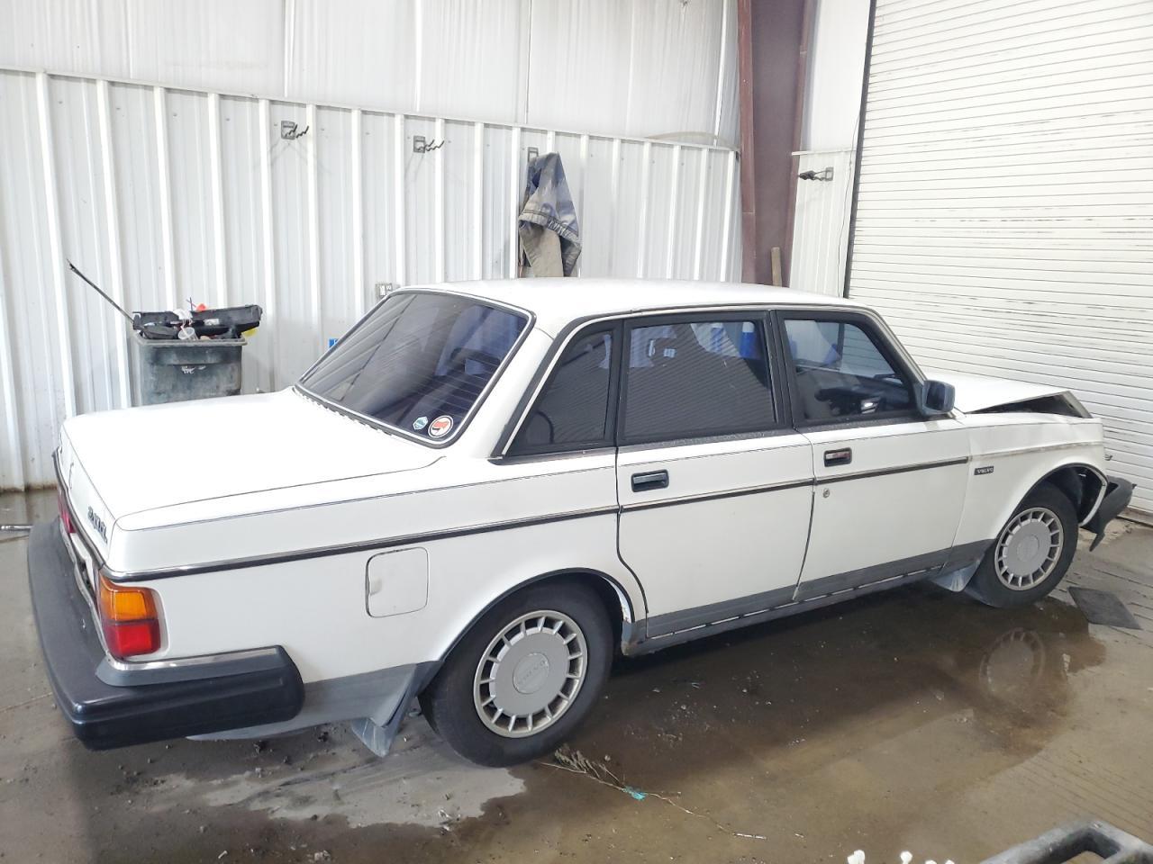 1990 Volvo 240 Base - Фото 3