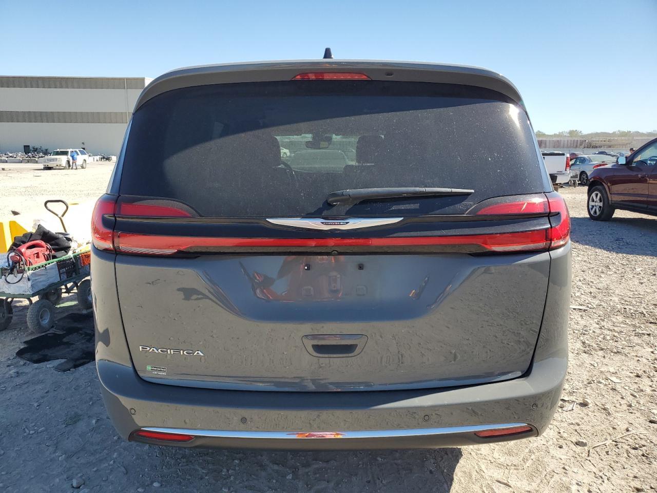 2023 Chrysler Pacifica Touring L - Image 6