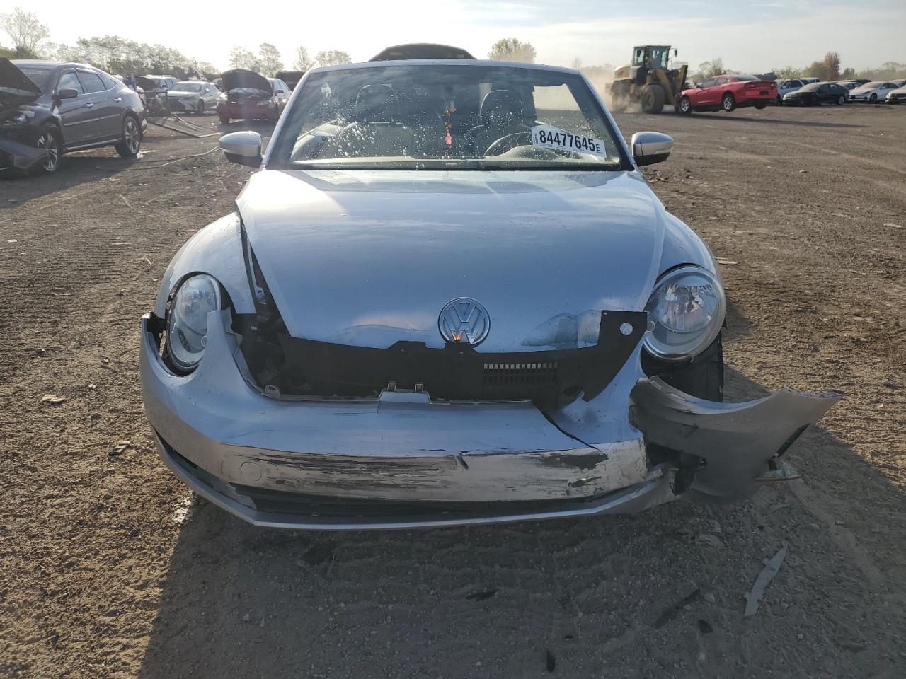 2013 Volkswagen Beetle - Image 5