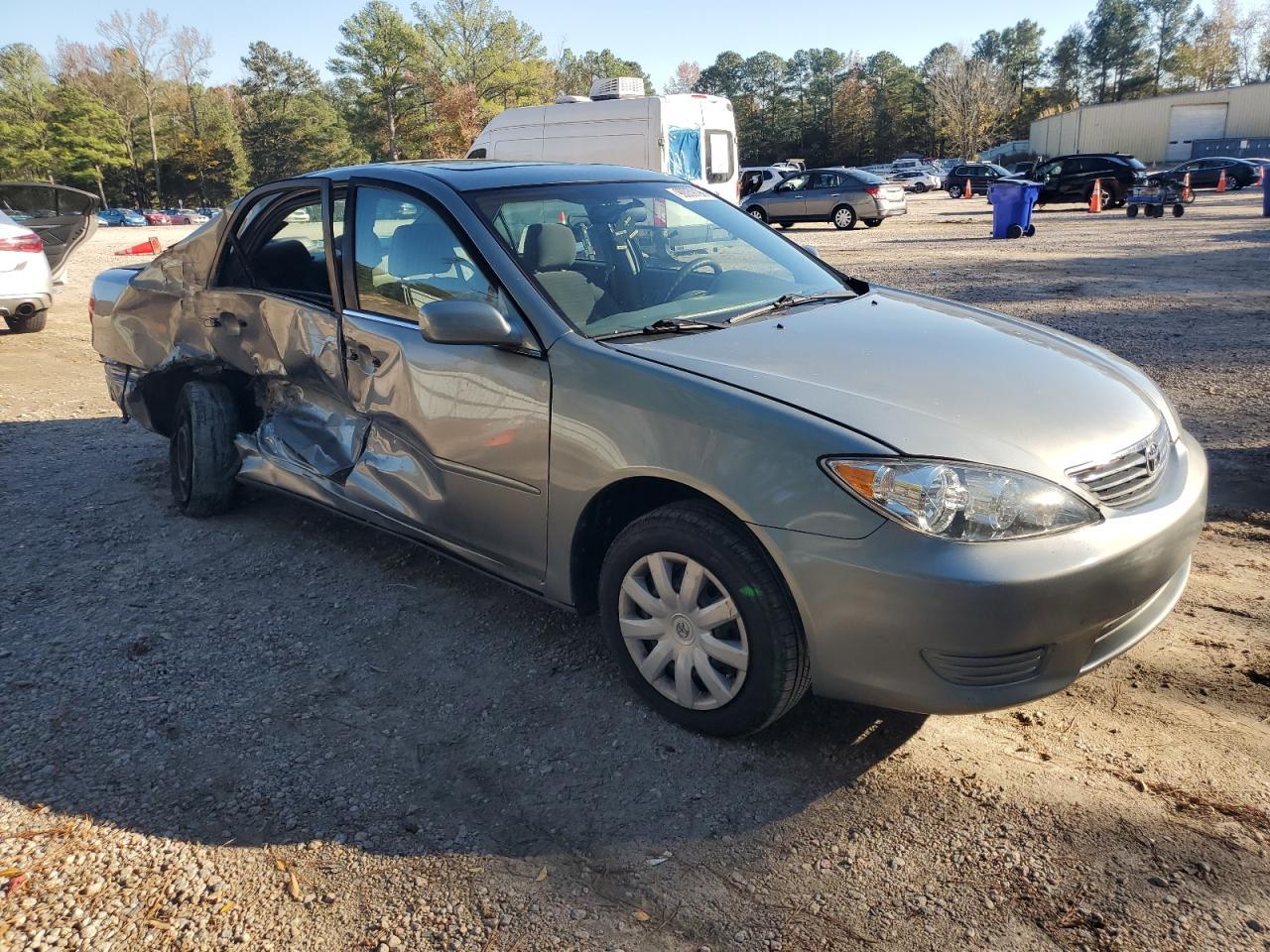 2005 Toyota Camry Le - Image 4