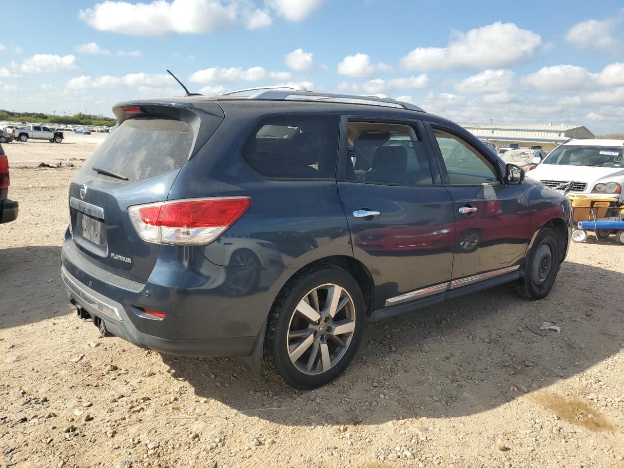 2013 Niss Pathfinder - Image 3